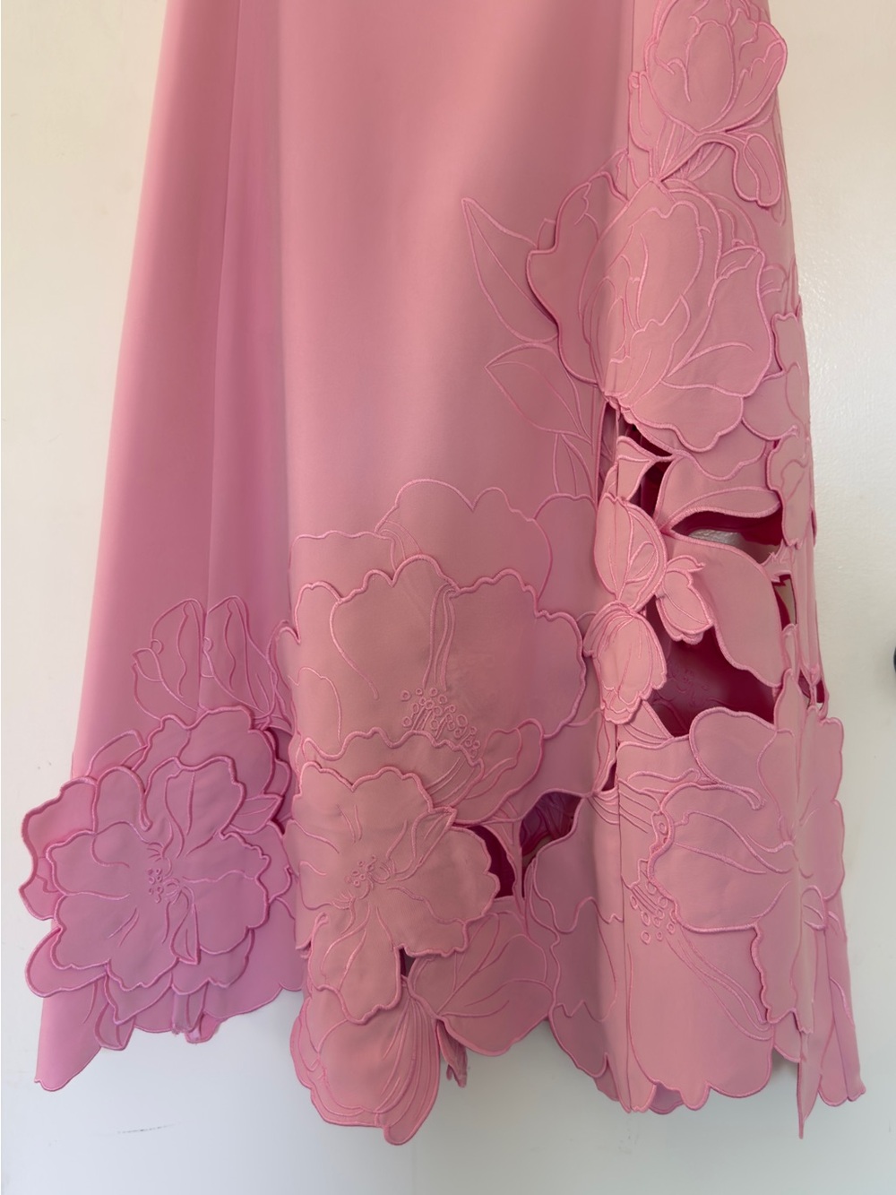Elegant Pink Maxi Dress with Floral Appliqué - Picture 3 of 6